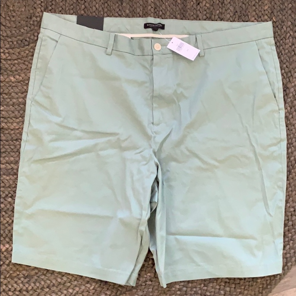 NWT men’s banana republic green shorts